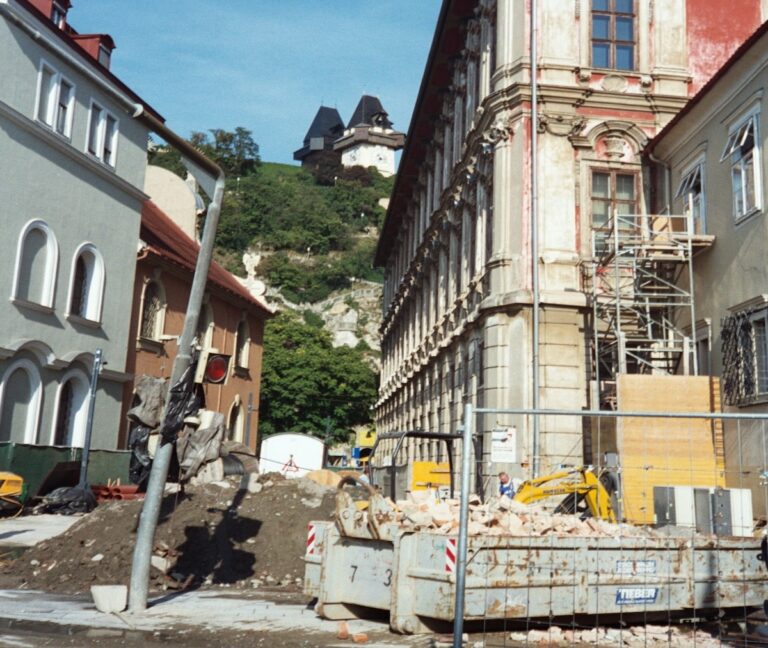 Aufnahme Uhrturm mit Schatten vom Schlossbergplatz Graz aus, 2003 ©Wolfram Dornik